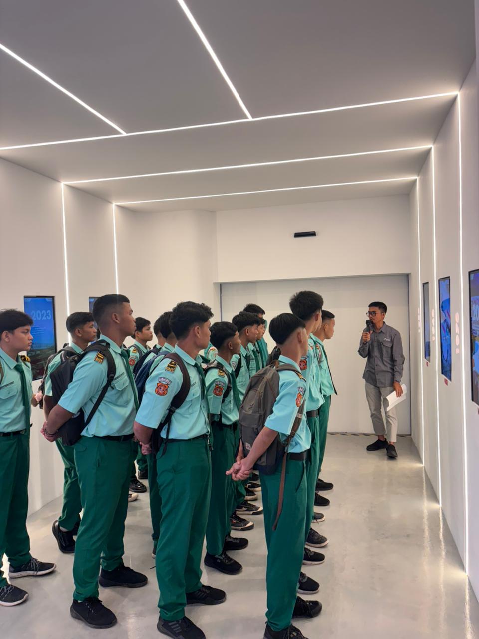 fiedtrip to PHR journey room
